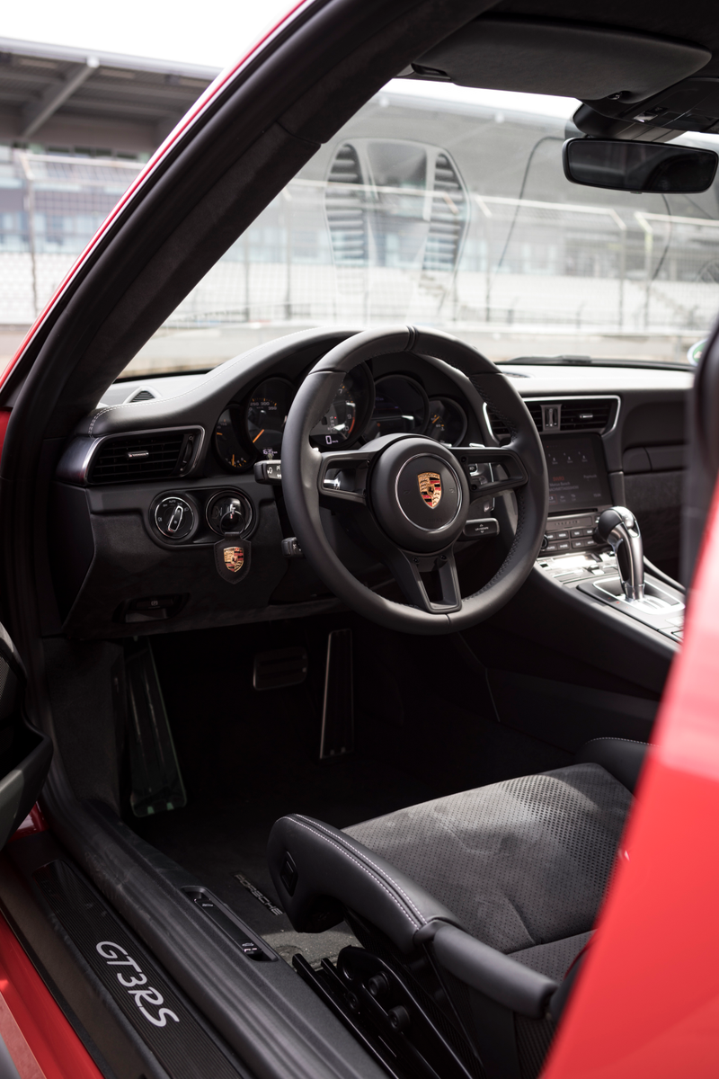 Illustration for article titled Put These Very Good 2019 Porsche 911 GT3 RS Photos In Your Life